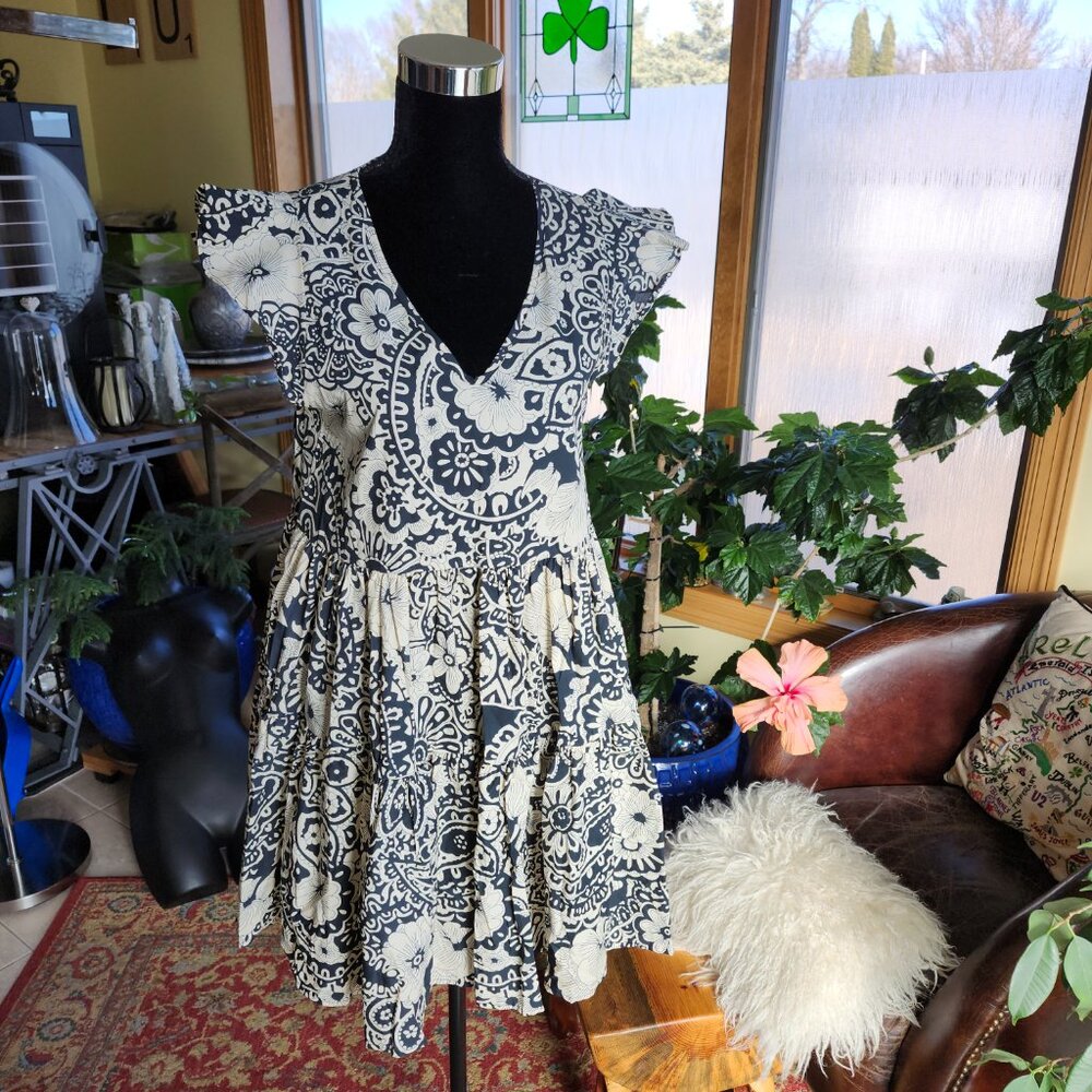 Nwt!! Bucket List V Neck Flutter Sleeved Print Ti… - image 1